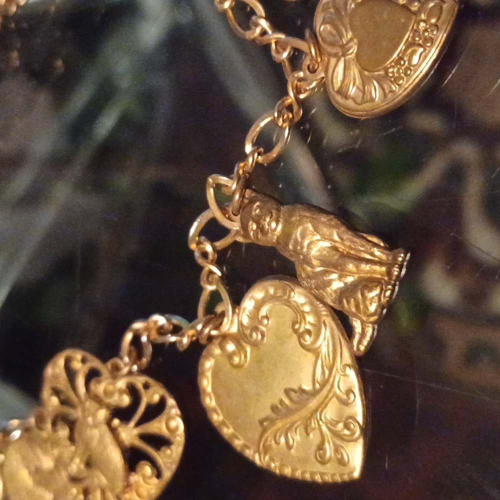 GOLDTONE AND BRASS HEARTS WITH CATS  RARE FIND NECKLACE - Picture 2 of 6